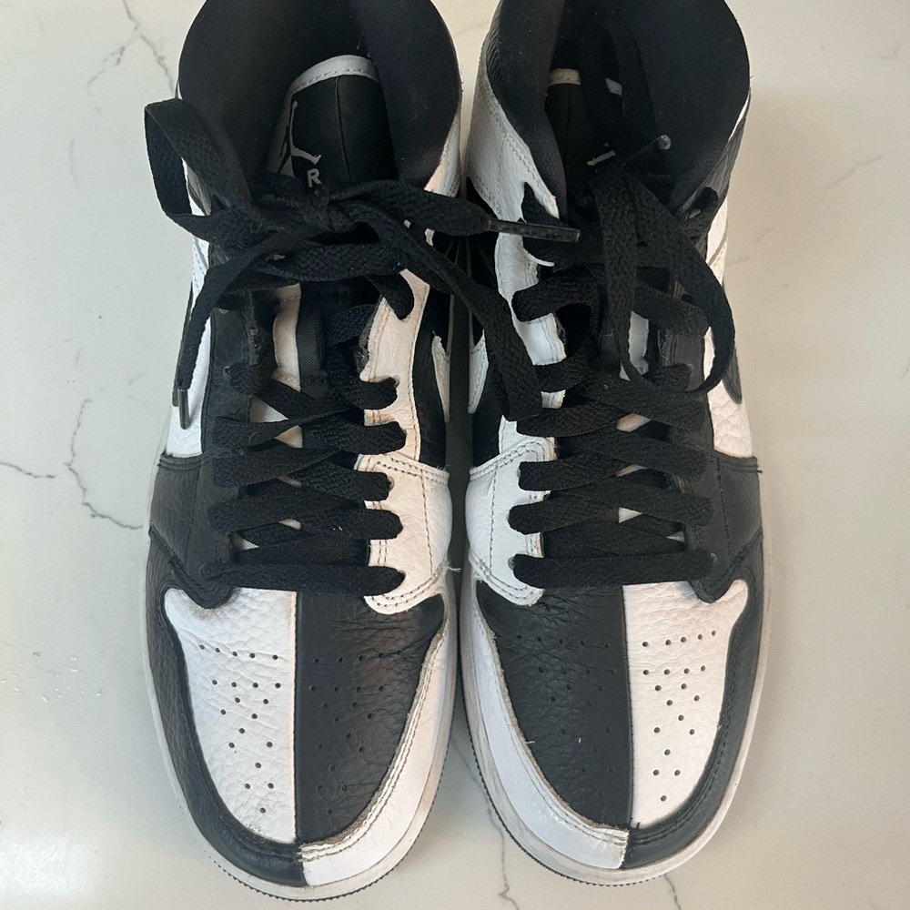 Jordan WOMENS AIR JORDAN 1 MID SPLIT SE Womens "Homage / Black White"
